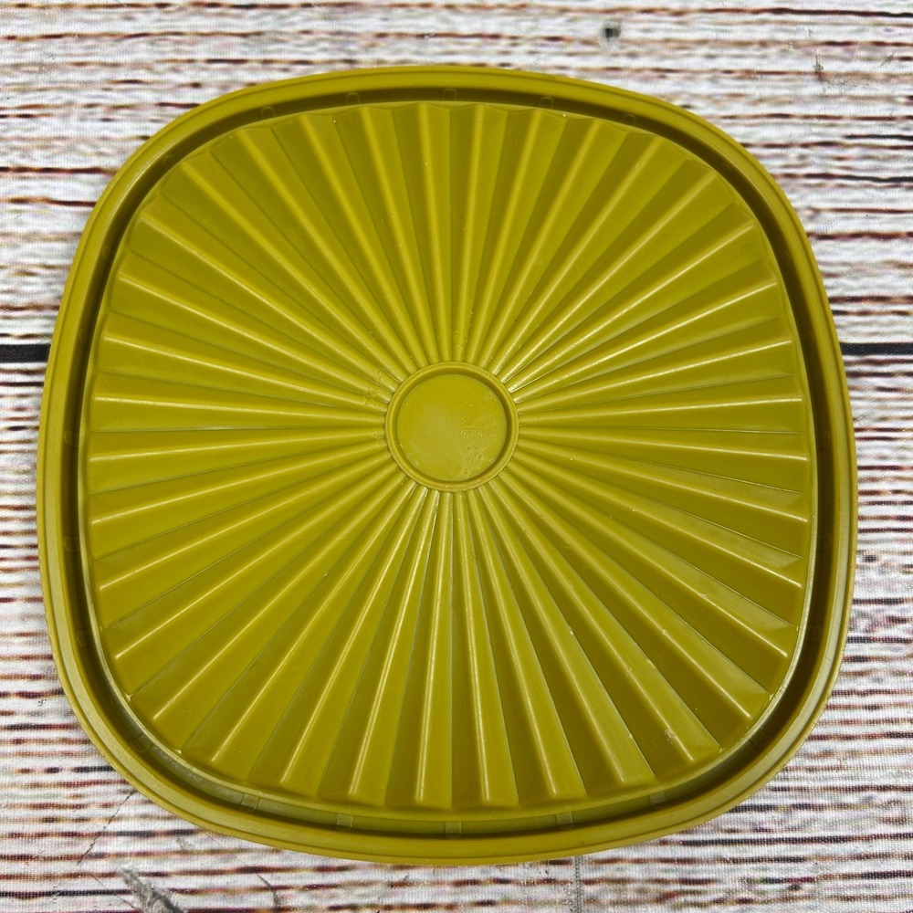 Tupperware Avocado Green Servalier Sunburst Lid Replacement 841-4 Square 6.75in